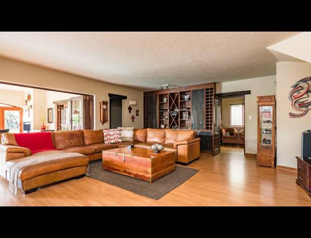 5 BEDROOM HOUSE FOR SALE IN FEATHERBROOKE ESTATE